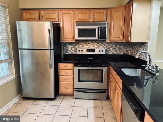 Photo - 328A Delancey Pl