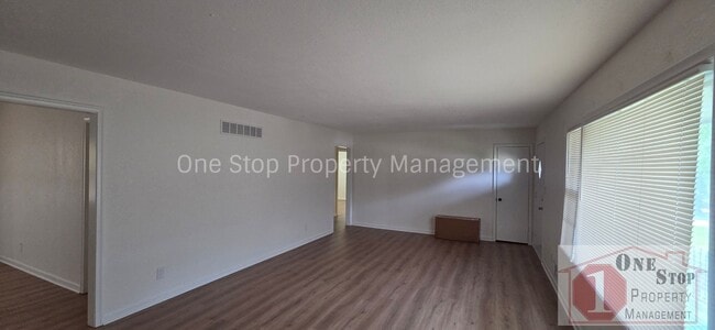 Photo - Beautiful 4 Bedroom 2.5 Bathroom in Kansas City, KS!