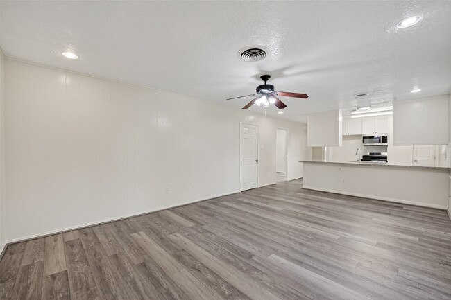 Photo - 9667 Meadowvale Dr