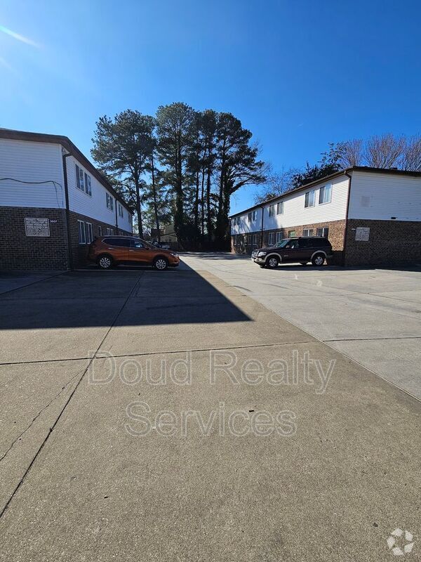 Building Photo - 3511 Sewells Point Rd Unit Apt A