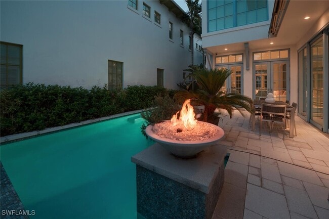 Building Photo - 982 9th Ave S