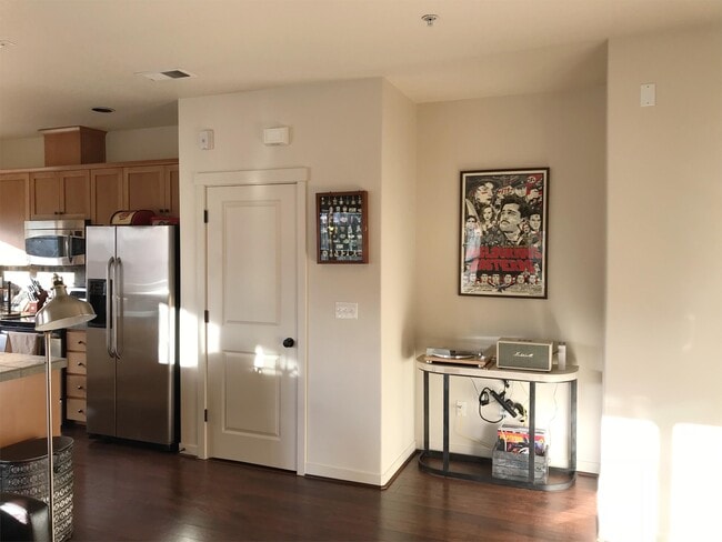 Photo - 632 NE Roydon Ln