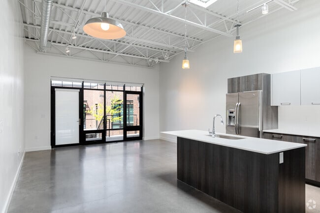 1BR, 1BA - 970SF