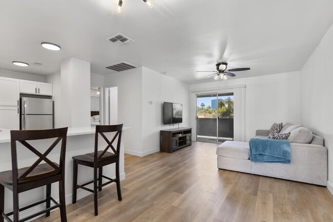 Building Photo - Nice studio apartment in Phoenix! Unit MV B 1