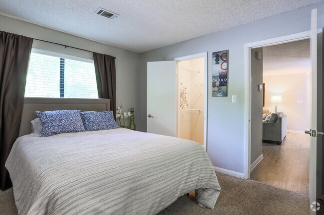 2BR, 2BA - 1,153 SF