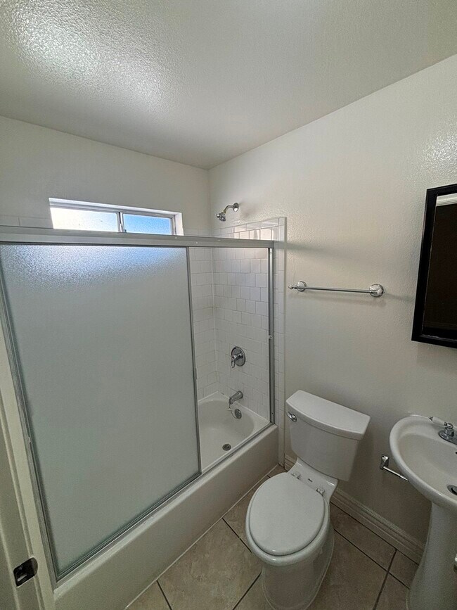 Photo - 327 E 106th St