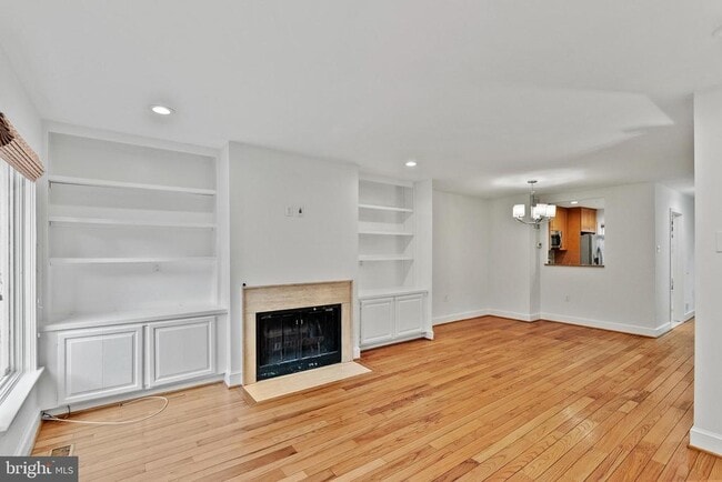 Building Photo - 4214 Embassy Park Dr NW Rental