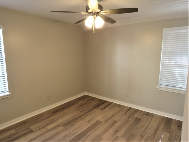 Photo - 509 E 7th St Unit Cottage 12