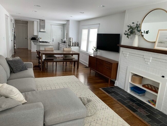 Photo - 55 Eliot Crescent Unit 1