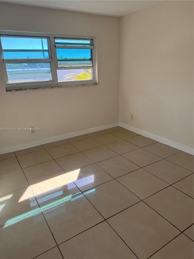 Photo - 4717 SW 33rd Ave Unit 202