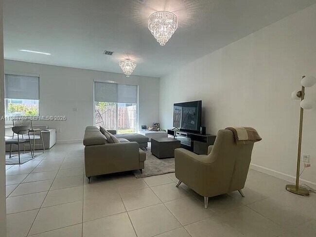 Photo - 728 SE 14th Ct