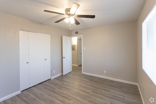 2BR 1BA - 960 SF