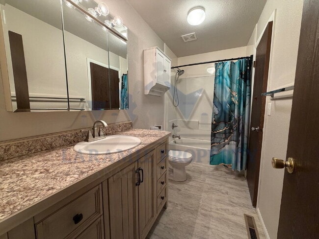 Photo - 1080 N 18th St