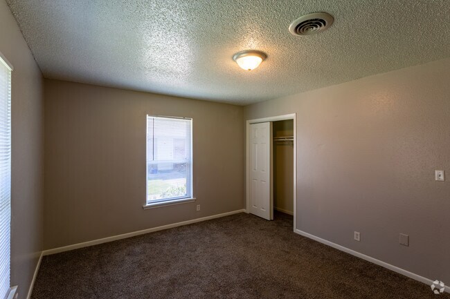 C: 2BR / 1BA Remodeled - 839 SF - The Park @ 12Twenty