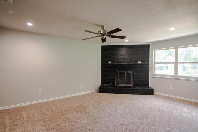 Photo - 607 E 15th St