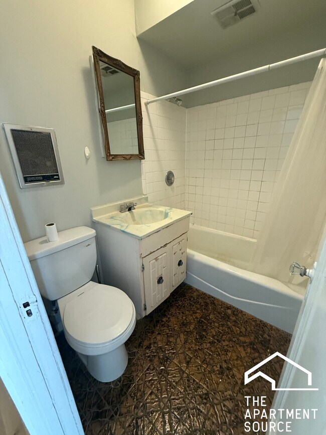 Photo - 837 W Wolfram St Unit 209