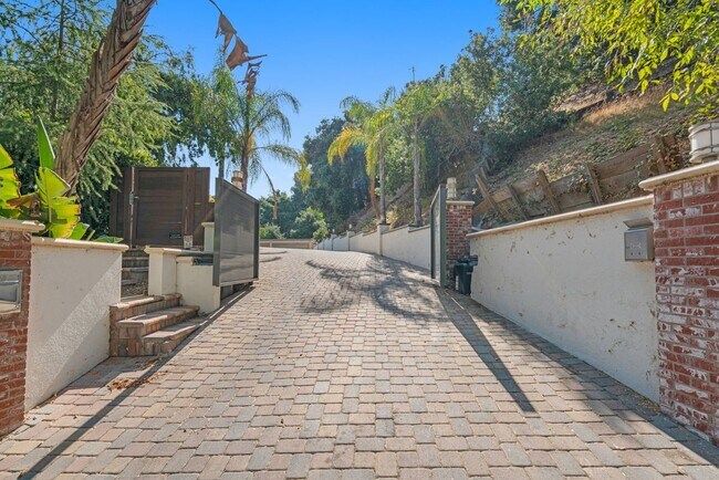 Photo - 3200 Oakley Dr