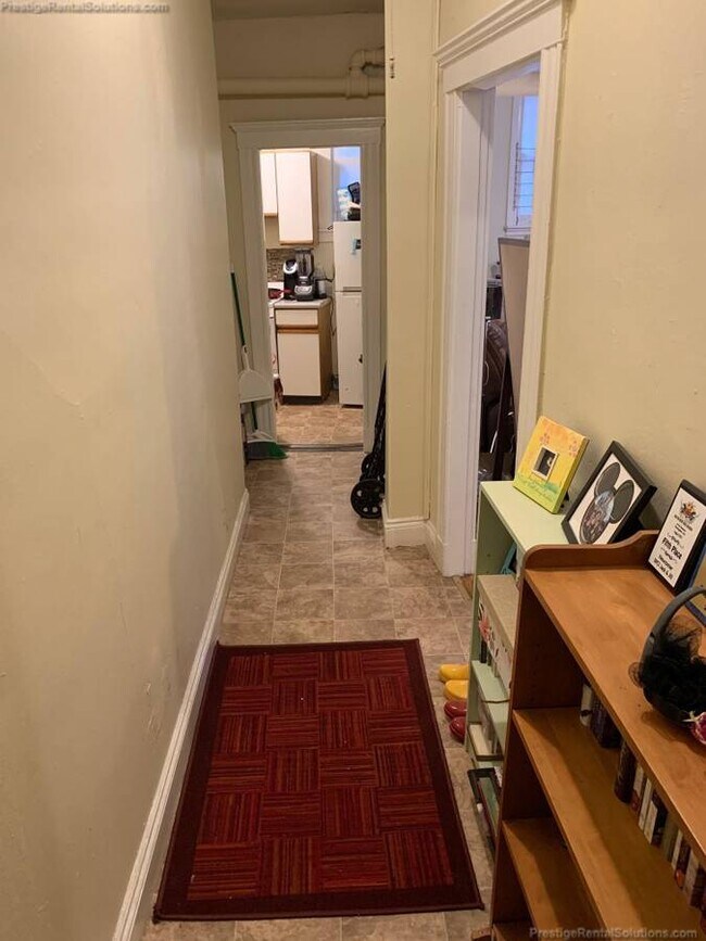 Photo - 220 Kelton St