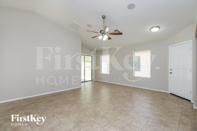 4186 E Aragonite Ln