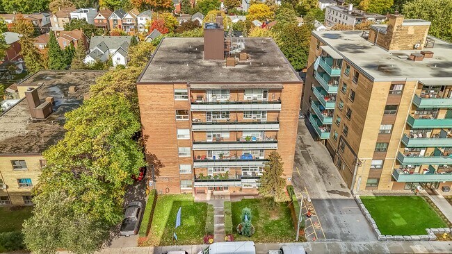 Photo - 240 Cosburn Ave