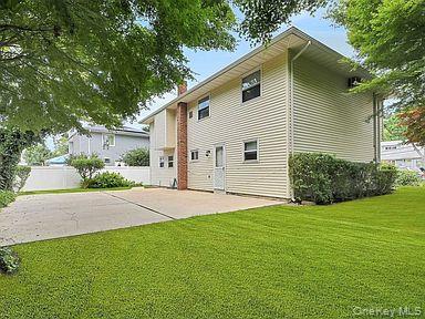 Photo - 24 Spruce St