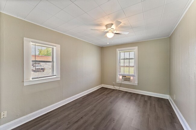 Photo - Cozy Modern 2 Bedroom / 1 Bath