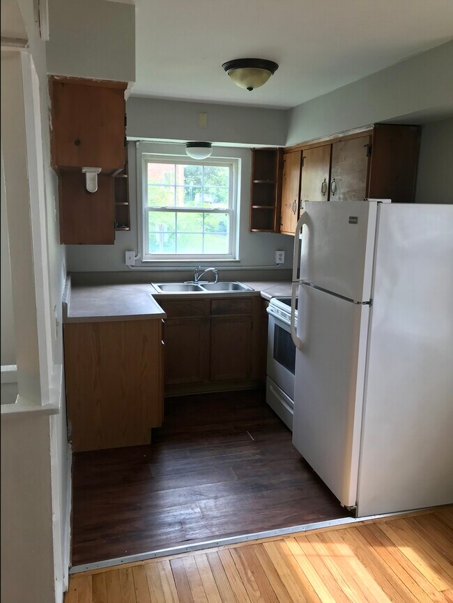 Kitchen - 6421 Plainfield Rd Unit 1