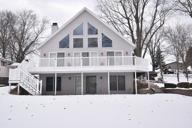 Donnell Lake House - Donnell Lake House