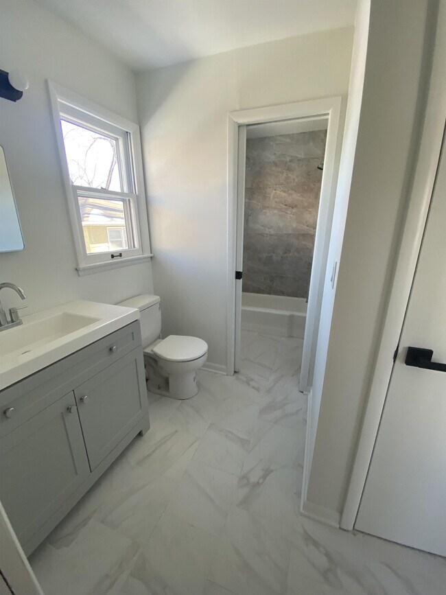 Photo - 1435 W 19th St