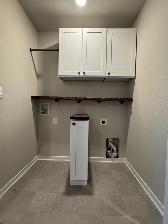 Photo - 2200 Barry Dr