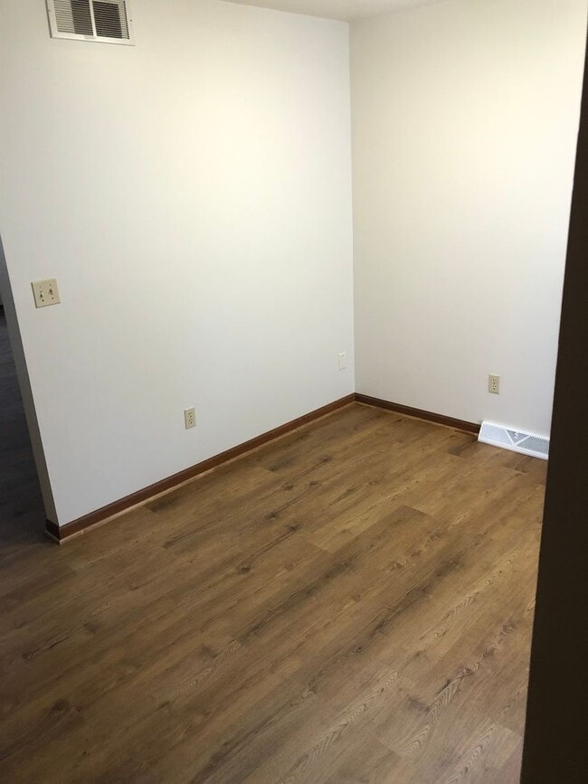 Photo - 141/143 Southpark Unit 143