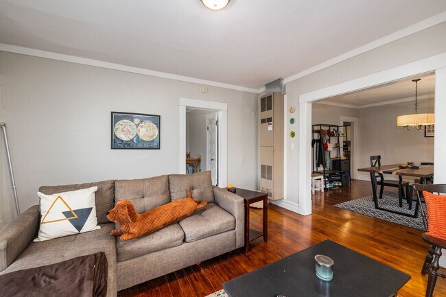 Building Photo - 1114 Fulton St E Unit 2