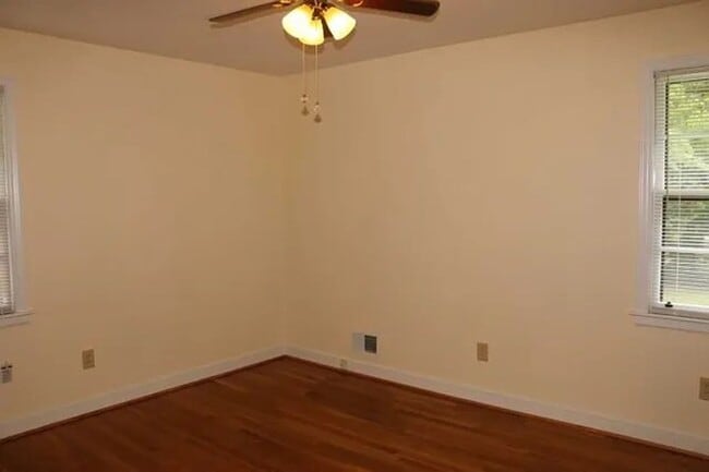 Photo - 3 bedroom single level close to 5 points