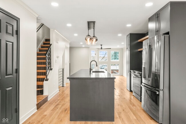 Photo - 512 Lockerbie Cir N