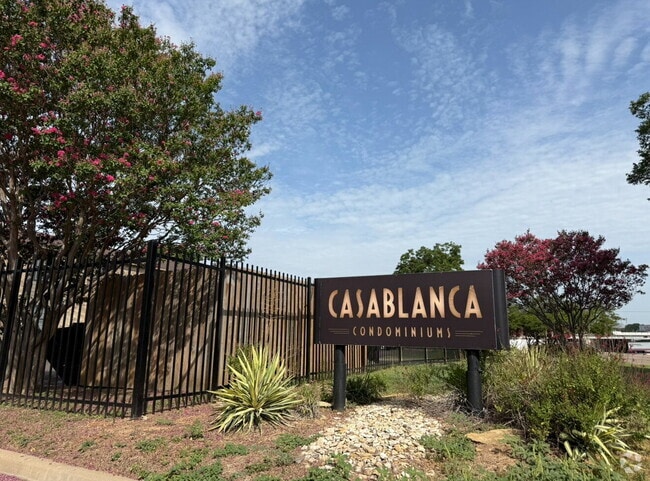 Building Photo - Spacious 2-Bed, 2.5-Bath Townhome in the B... Unit 106