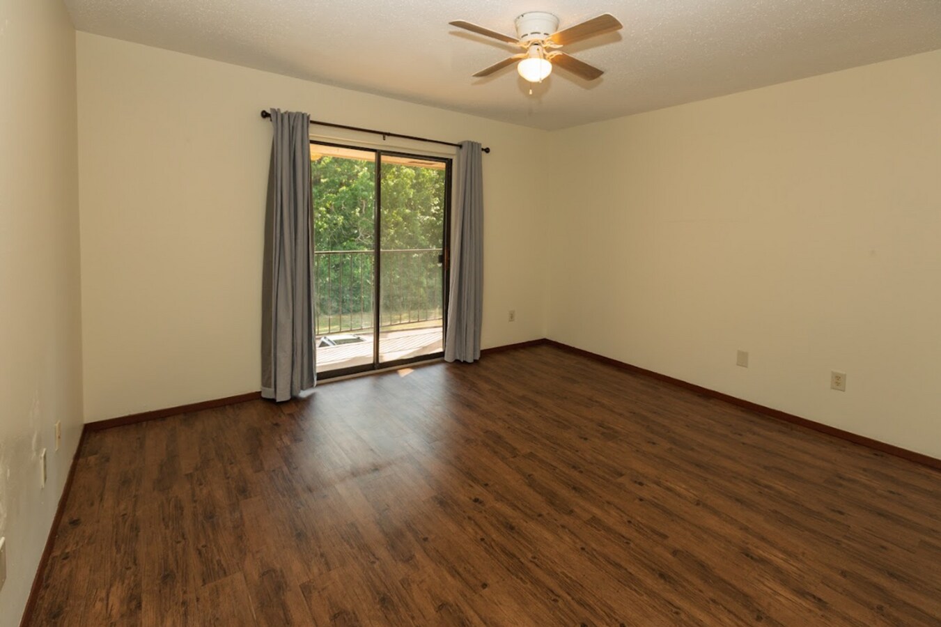 Photo - Oakview Condos Unidad 4133 NE Stallings Dr. #601