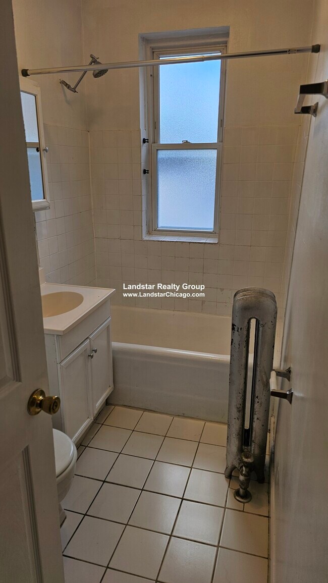 4409 N Kenneth Ave Unit 3A