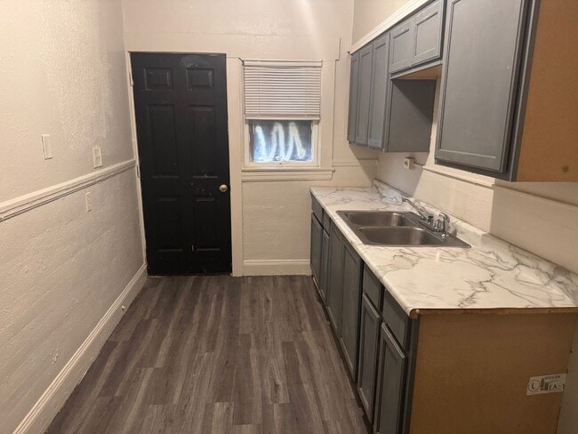 Building Photo - 800 E 95th St Unit 4