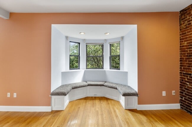 Photo - 39 Worcester Sq Unit 5