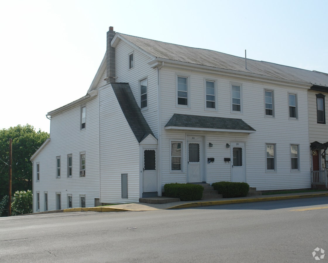 201203 S Market St Apartments For Rent in Selinsgrove, PA