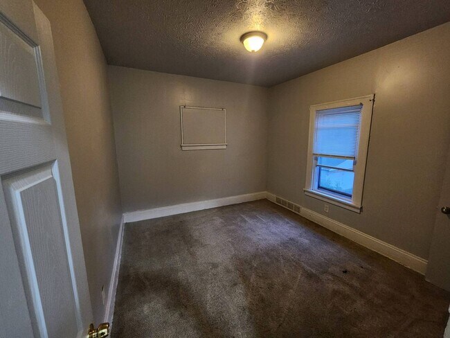 Photo - 3358 E 145th St Unit UP