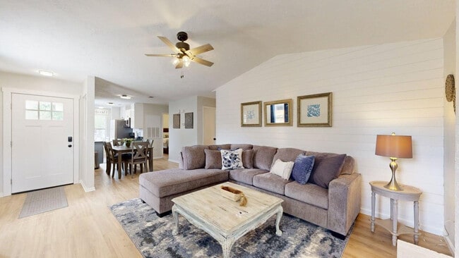 Building Photo - 608 Navarro Dr Unit ID1328096P