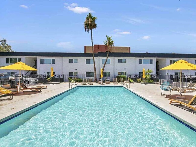 Photo - Luna Bear 454 West Brown Apartments