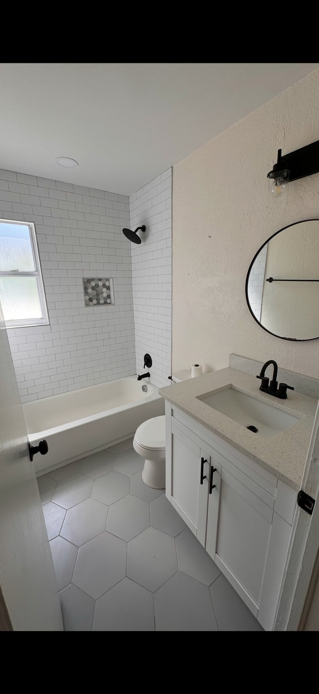 Photo - 4594 10th Ave N