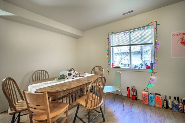 Photo - 8 Bedroom home in the Heart of the U-district