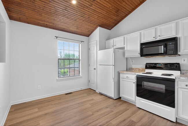 Photo - 2563 Crusaders Way