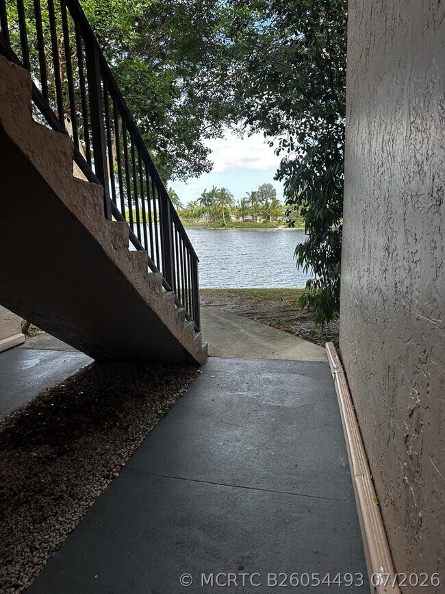 2121 NW 96th Terrace Unidad 14M