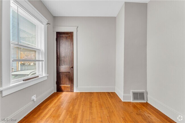 Building Photo - 1905 W 73rd St Unit 1/DN Rental