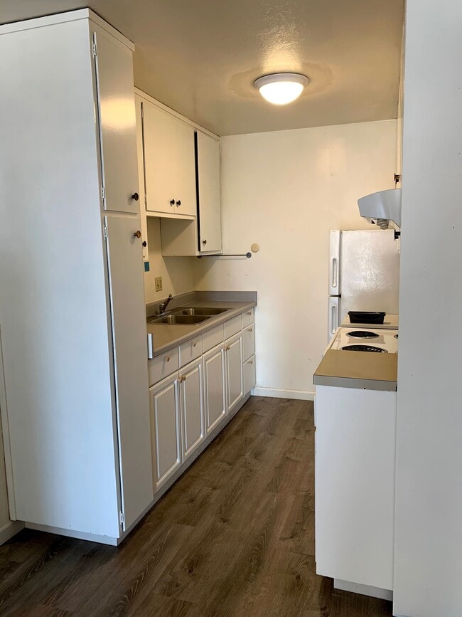 Newly painted kitchen - 1780 Spruce St Apartamentos Unidad 3