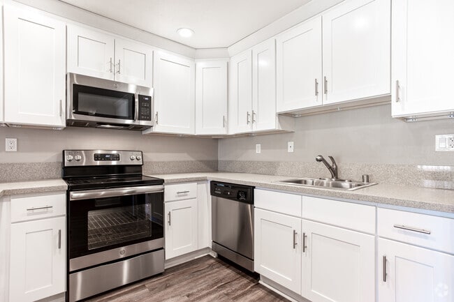 2BR, 1BA - 800SF